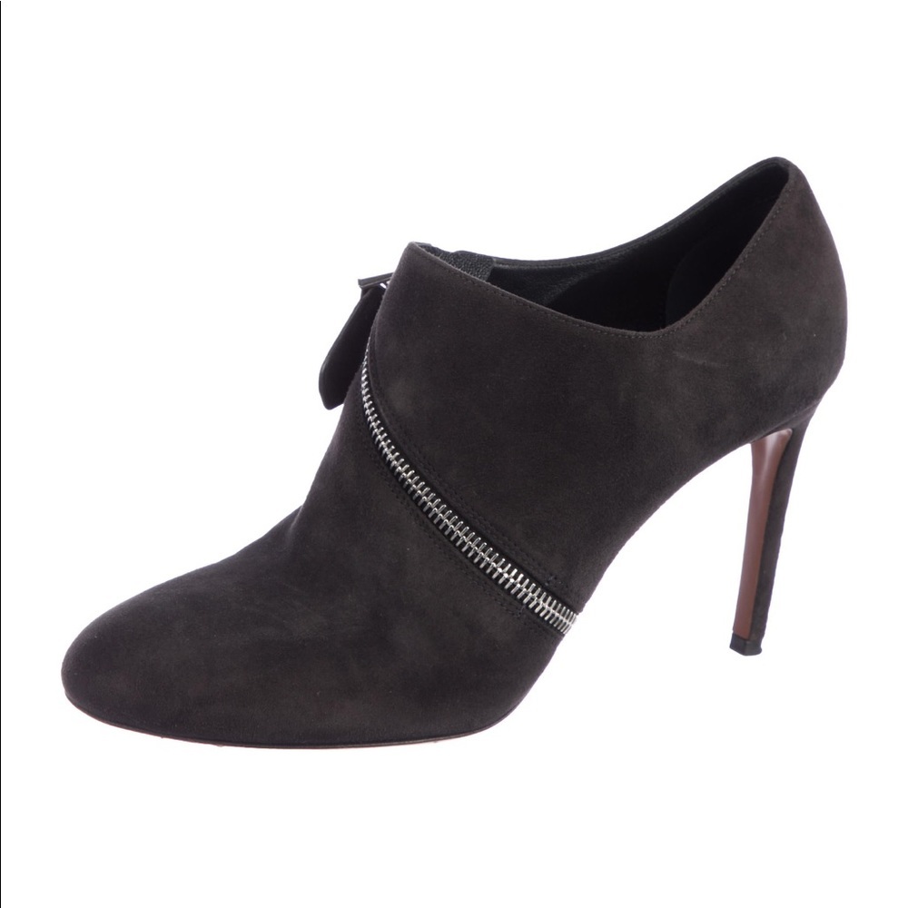 Alaïa round toe booties
